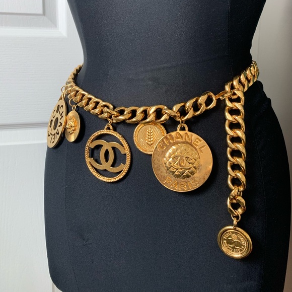 CHANEL Accessories - Vintage Chanel Famous Big Charm Belt Rare find
